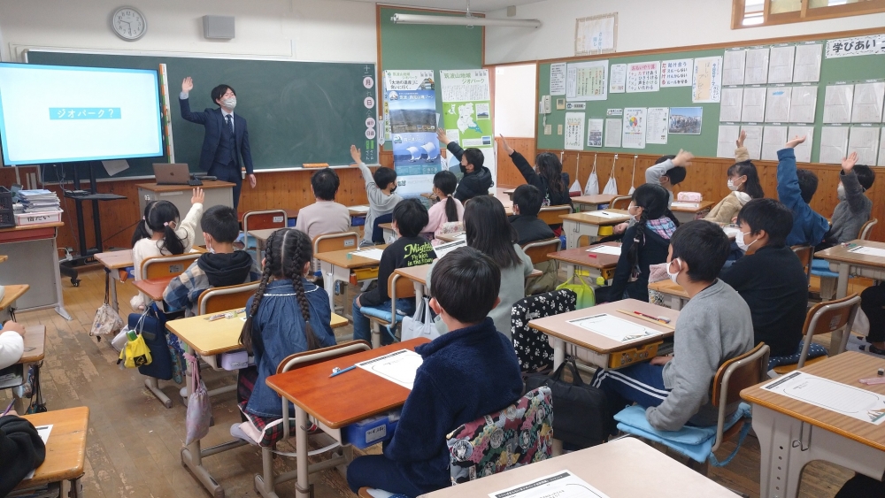 『2022-02-02-レンコンと霞ヶ浦の関係を伝える出前授業を行いました！1』の画像